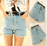 Short Jeans com tachinhas